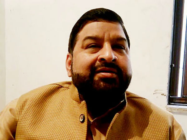 हाजी अलीम की लाश कमरे में मिली