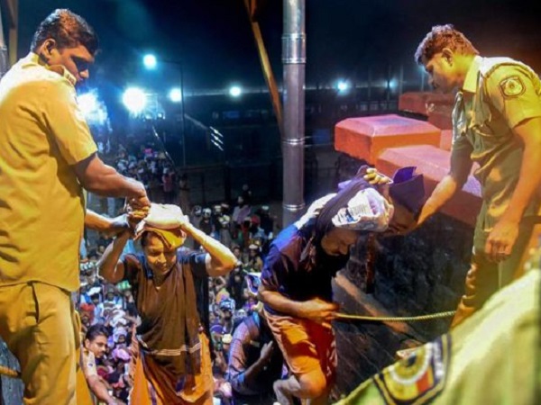 ''खून से सने पैड लेकर जाएंगी..''