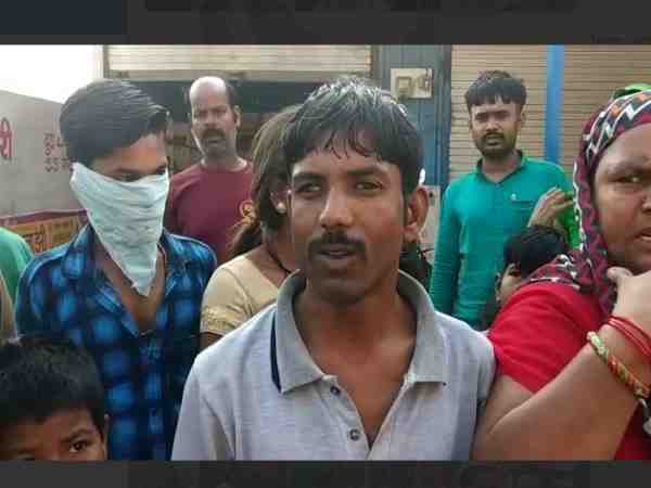 people faces eye problems due to chemical emitting from drain in indore people faces eye problems due to chemical emitting from drain in indore