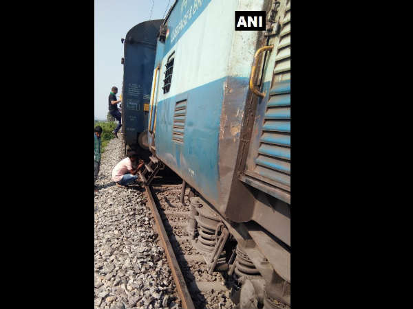 ओडिशा: सिकंदराबाद-हावड़ा फलकनुमा एक्सप्रेस का गार्ड कोच पटरी से उतरा, कोई हताहत नहीं ओडिशा: सिकंदराबाद-हावड़ा फलकनुमा एक्सप्रेस का गार्ड कोच पटरी से उतरा, कोई हताहत नहीं