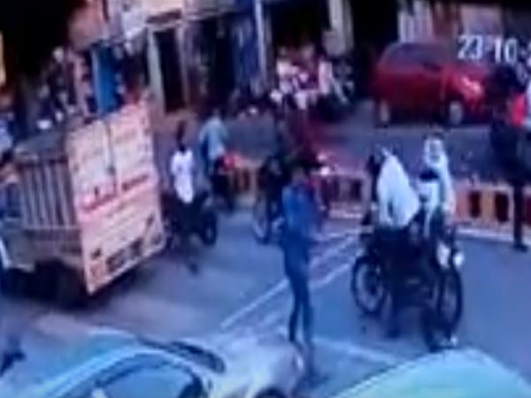 meerut students beat the assistant professor on road meerut students beat the assistant professor on road