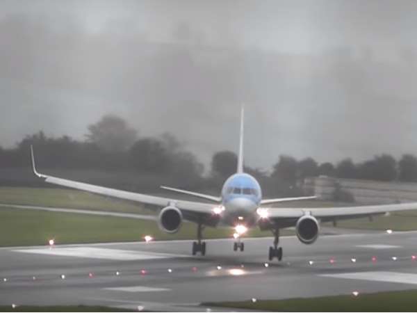 Pilot Lands Plane Sideways at Bristol Airport after a Storm, Watch Video Pilot Lands Plane Sideways at Bristol Airport after a Storm, Watch Video