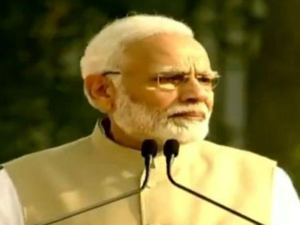 जब बोलते-बोलते अचानक भावुक हो गए PM मोदी, देखें Video जब बोलते-बोलते अचानक भावुक हो गए PM मोदी, देखें Video