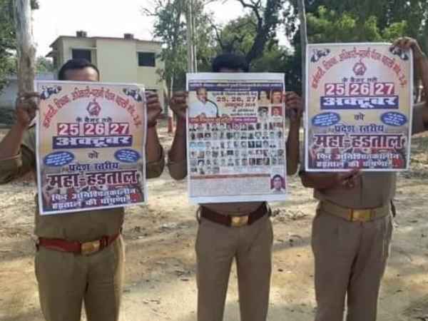 up police jawans supports strike hiding face in lucknow up police jawans supports strike hiding face in lucknow
