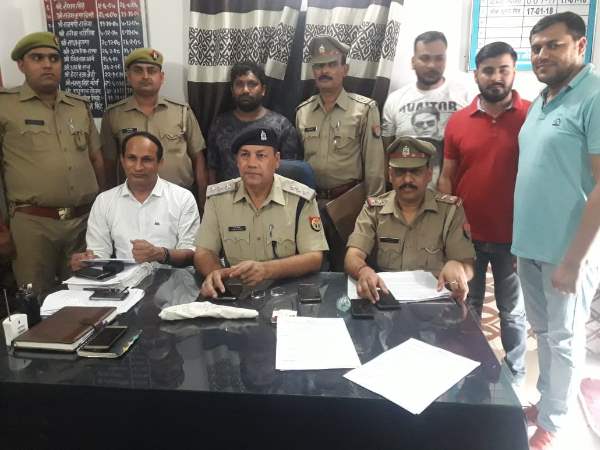 hapur police arrested a criminal rewarded rupees 25 thousand hapur police arrested a criminal rewarded rupees 25 thousand
