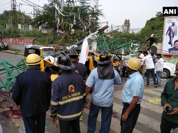 several persons killed, 9 injured after flex board collapses on passing vehicles in pune several persons killed, 9 injured after flex board collapses on passing vehicles in pune