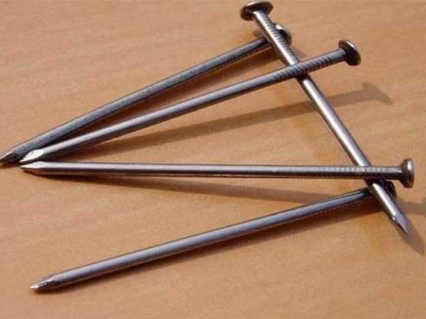नहीं पता कैसे सिर में घुसी कील
