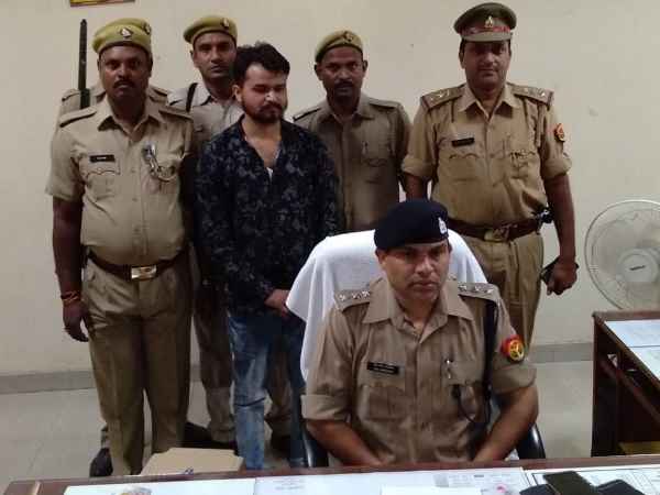 RaeBareli police arrested fake mla RaeBareli police arrested fake mla