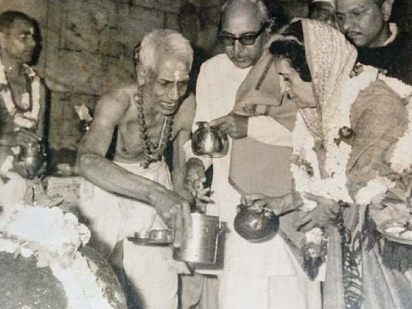 1979 में इंदिरा गांधी ने किया था महाकाल के दर्शन