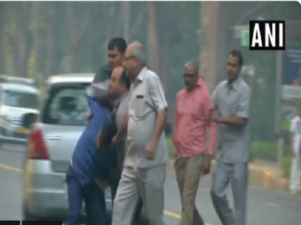 Four men were arrested outside exiled CBI chief Alok Vermas home in Delhi Four men were arrested outside exiled CBI chief Alok Vermas home in Delhi