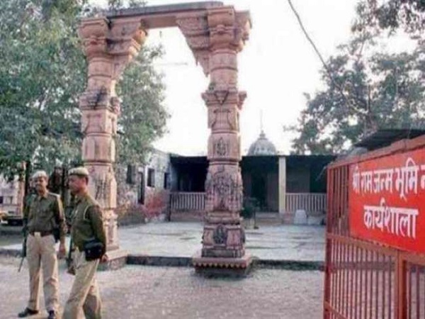 'पत्थरों से भरे 70 ट्रक शहर में पहुंचने वाले हैं'