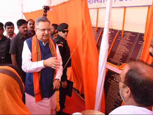 cm raman singh slams congress bhupesh baghel for state development cm raman singh slams congress bhupesh baghel for state development
