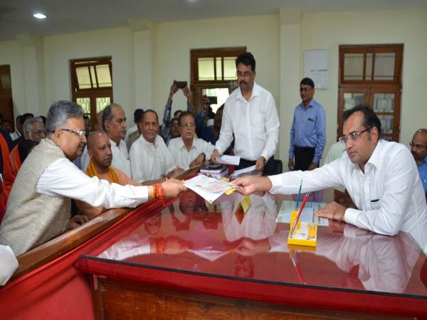 raman singh files his nomination in the presence of yogi adityanath in raipur raman singh files his nomination in the presence of yogi adityanath in raipur