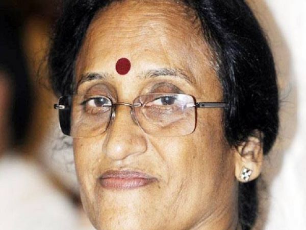 कई बार समन जारी होने के बावजूद नहीं हुईं थीं पेश