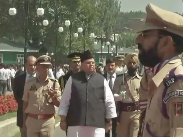 राजनीतिक दलों के निशाने पर गवर्नर