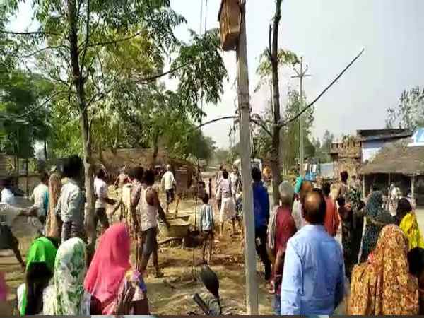 bahraich stone pleting on SDM and CO watch video bahraich stone pleting on SDM and CO watch video