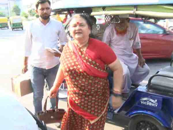 kanpur mayor took e rickshaw for inspection of the city kanpur mayor took e rickshaw for inspection of the city