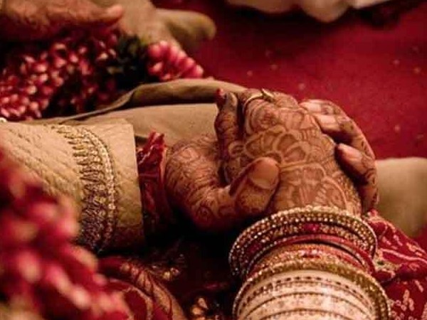 रेलवे का एसपी बनकर चार शादियां की