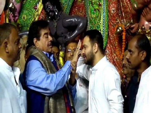shatrughan sinha praises tejashwi yadav in patna and attacks pm modi shatrughan sinha praises tejashwi yadav in patna and attacks pm modi