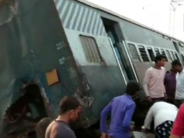 newfarakkaexpress हादसा: रेलने ने जारी किए हेल्पलाइन नंबर्स newfarakkaexpress हादसा: रेलने ने जारी किए हेल्पलाइन नंबर्स