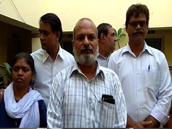ajmer passenger thrown TTE out of the train ajmer passenger thrown TTE out of the train