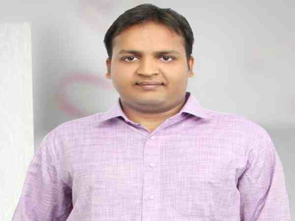 यूपी: विश्वनाथ मंदिर के सिपाही पर लगा घूंस लेकर दर्शन कराने का आरोप, पीड़ित ने ट्वीटर पर की शिकायत यूपी: विश्वनाथ मंदिर के सिपाही पर लगा घूंस लेकर दर्शन कराने का आरोप, पीड़ित ने ट्वीटर पर की शिकायत