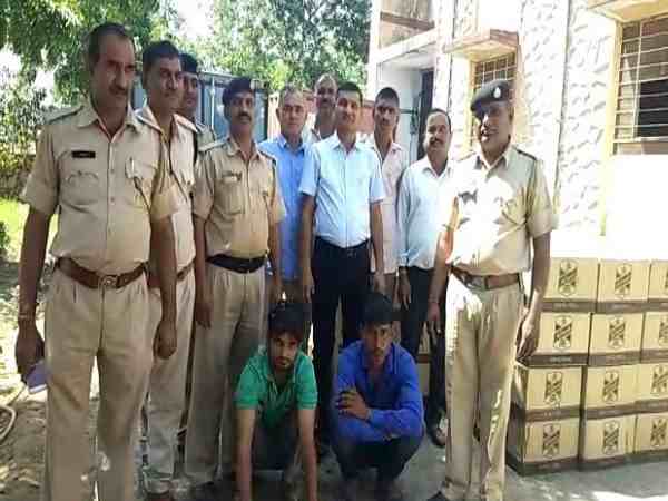 राजस्थान: ट्रक में बाजरे के बीच छिपा कर राजस्थान ले जाया जा रहा था शराब, आबकारी विभाग ने इस तरह पकड़ा राजस्थान: ट्रक में बाजरे के बीच छिपा कर राजस्थान ले जाया जा रहा था शराब, आबकारी विभाग ने इस तरह पकड़ा
