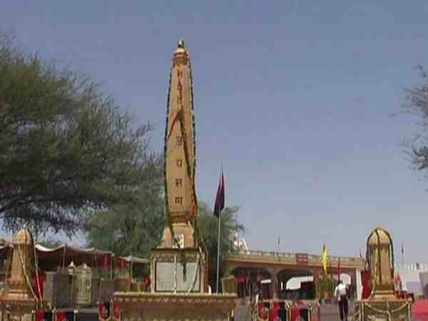 राजस्थान: माता के इस मंदिर ने पाकिस्तान के साथ युद्ध में बचाई थी भारत की लाज राजस्थान: माता के इस मंदिर ने पाकिस्तान के साथ युद्ध में बचाई थी भारत की लाज