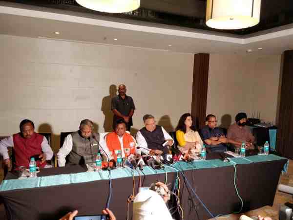 टिकट देने पर कोई फैसला नहीं