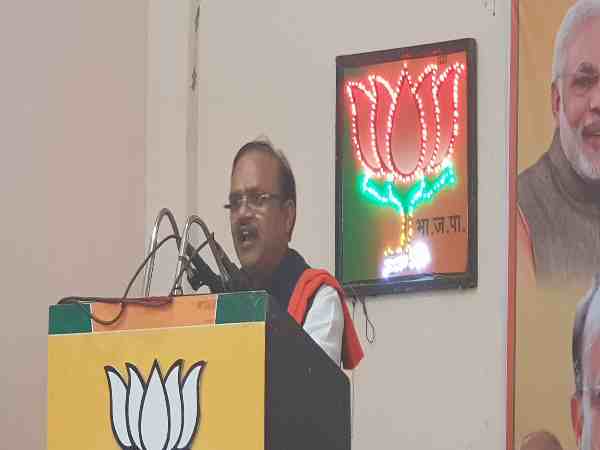छत्तीसगढ़: अनिल जैन ने कांग्रेस पर किया हमला, कहा जल्द ही जनता लगाएगी दुकान हमेशा के लिए बंद का पोस्टर छत्तीसगढ़: अनिल जैन ने कांग्रेस पर किया हमला, कहा जल्द ही जनता लगाएगी दुकान हमेशा के लिए बंद का पोस्टर
