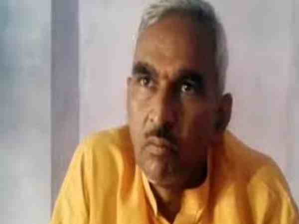 यूपी: बिजली का पैसा मांगने गए अधिकारियों से विधायक ने की बदसलूकी, धरने पर बैठे कर्मचारी यूपी: बिजली का पैसा मांगने गए अधिकारियों से विधायक ने की बदसलूकी, धरने पर बैठे कर्मचारी
