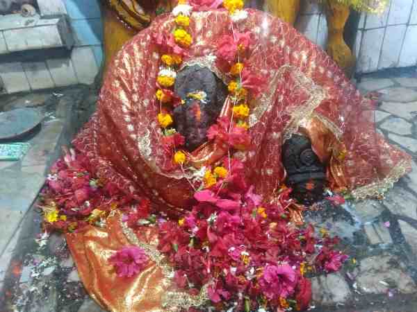 यूपी: इस मंदिर के निर्माण का इतिहास है अद्भुत, आखिर क्यों खुदाई करते वक्त बहने लगी थी खून की धार? यूपी: इस मंदिर के निर्माण का इतिहास है अद्भुत, आखिर क्यों खुदाई करते वक्त बहने लगी थी खून की धार?