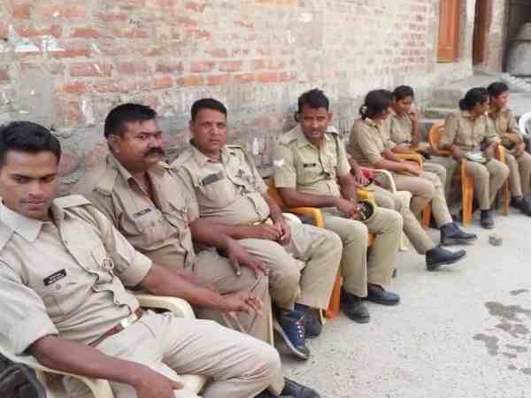 यूपी: दुर्गा पंडाल में सजावट को लेकर भिड़े दो समुदाय के लोग, पहले भी हो चुके हैं विवाद यूपी: दुर्गा पंडाल में सजावट को लेकर भिड़े दो समुदाय के लोग, पहले भी हो चुके हैं विवाद