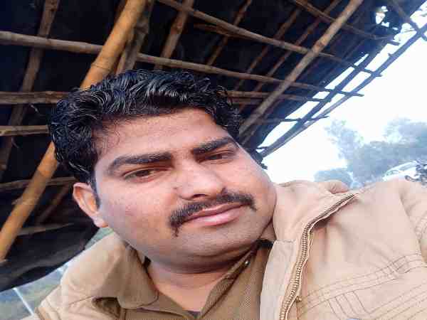 यूपी: अधकारियों पर मृतक कांस्टेबल के परिवार ने लगाया आरोप, बार-बार अपमानित होने से था परेशान यूपी: अधकारियों पर मृतक कांस्टेबल के परिवार ने लगाया आरोप, बार-बार अपमानित होने से था परेशान
