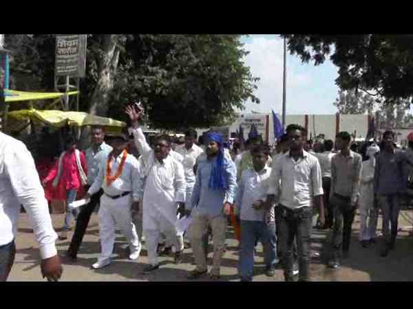 यूपी के इस जिले में पिछडे वर्ग के 10 हजार लोग करेंगे हिंदू धर्म का त्याग, अपनाएंगे बौद्ध धर्म यूपी के इस जिले में पिछडे वर्ग के 10 हजार लोग करेंगे हिंदू धर्म का त्याग, अपनाएंगे बौद्ध धर्म