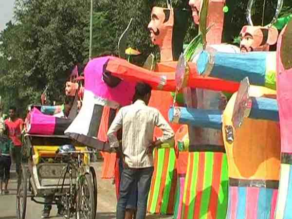यूपी के कानपुर में लगती है रावण की सबसे बड़ी मंडी, 100 रूपए से लेकर 50 हजार तक है दाम यूपी के कानपुर में लगती है रावण की सबसे बड़ी मंडी, 100 रूपए से लेकर 50 हजार तक है दाम