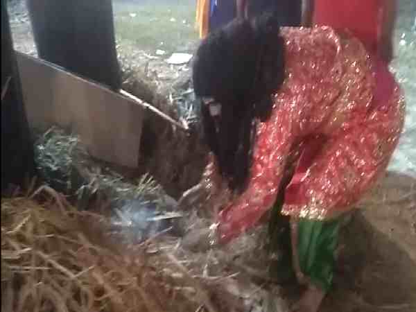 यूपी के इस शहर में रावण दहन के बाद बची राख का है अनोखा महत्व, इसे पाने के लिए मचती है होड़ यूपी के इस शहर में रावण दहन के बाद बची राख का है अनोखा महत्व, इसे पाने के लिए मचती है होड़
