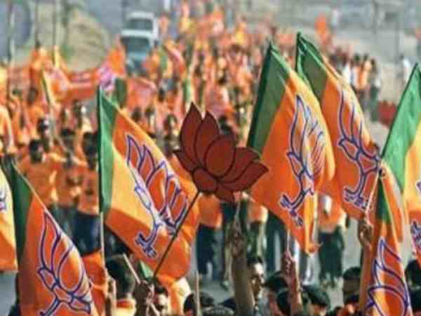 मध्य प्रदेश: अमित शाह के सामने संघ ने की शिवराज सरकार की किरकिरी, भाजपा ने मांगी संघ की मदद मध्य प्रदेश: अमित शाह के सामने संघ ने की शिवराज सरकार की किरकिरी, भाजपा ने मांगी संघ की मदद