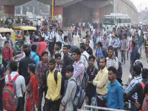 यूपी: सिपाही भर्ती परीक्षा का प्रश्नपत्र व्हाट्सऐप पर हुआ लीक, एसटीएफ ने 6 लोगों को किया गिरफ्तार यूपी: सिपाही भर्ती परीक्षा का प्रश्नपत्र व्हाट्सऐप पर हुआ लीक, एसटीएफ ने 6 लोगों को किया गिरफ्तार
