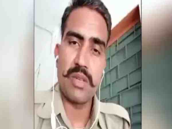 यूपी: विवेक तिवारी मर्डर केस में फेसबुक पर भड़ास निकालने वाला सिपाही सर्वेश चौधरी निलंबित, डीजीपी को दी थी चुनौती यूपी: विवेक तिवारी मर्डर केस में फेसबुक पर भड़ास निकालने वाला सिपाही सर्वेश चौधरी निलंबित, डीजीपी को दी थी चुनौती