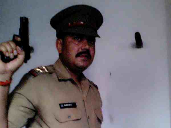 यूपी: फिल्म में काम मिलते ही इस सिपाही का हुआ प्रमोशन, बन गया टू स्टार दरोगा यूपी: फिल्म में काम मिलते ही इस सिपाही का हुआ प्रमोशन, बन गया टू स्टार दरोगा