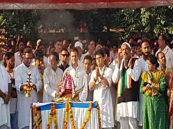 हिंदू छवि को बनाने की कोशिश