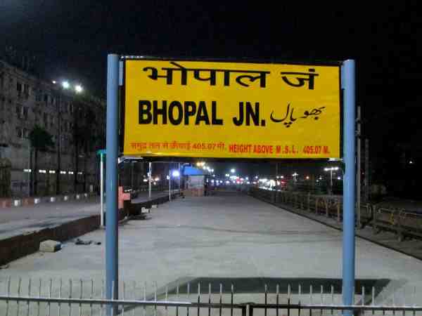 कांग्रेस अभी भी विरोध प्रदर्शन तक ही सीमित