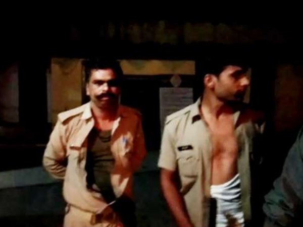 bareilly BJP leader with his supporters attacks on police station. bareilly BJP leader with his supporters attacks on police station.