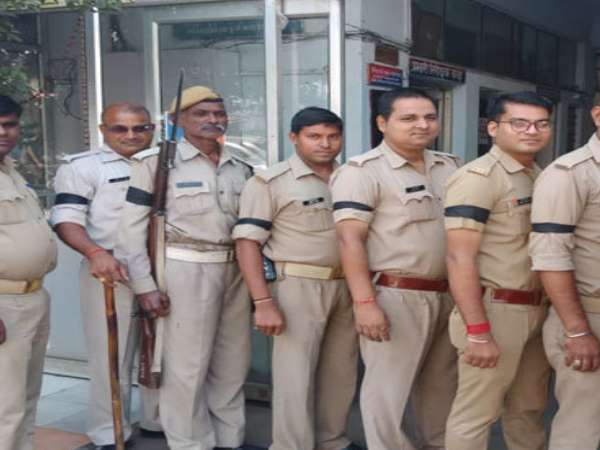 अधिकारियों के कान खड़े