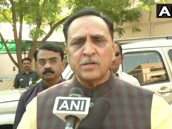 गुजरात के CM बोले- हालात काबू में हैं, 48 घंटे से हिंसा नहीं गुजरात के CM बोले- हालात काबू में हैं, 48 घंटे से हिंसा नहीं