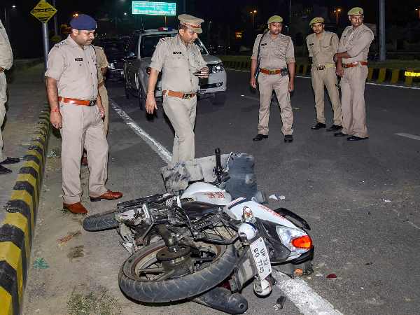 घटनास्थल से कहां गायब हो गया सिपाही का डंडा?