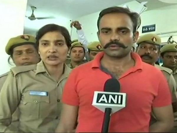 5 हजार देकर सिपाहियों के चंगुल से छूटे