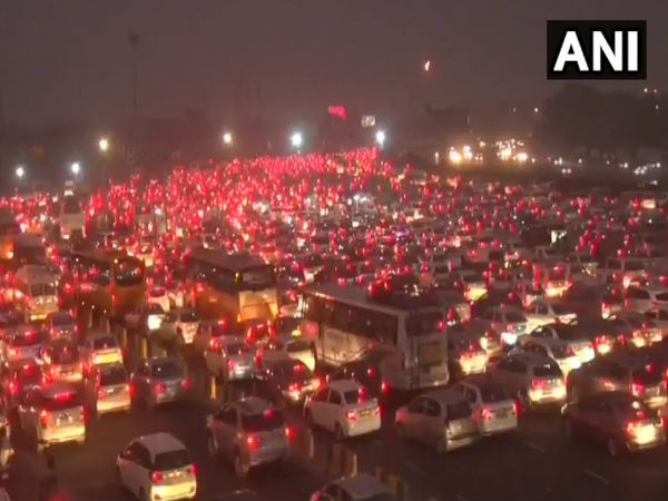 Delhi-Gurugram Highway Traffic: 6 km Long Jam between Udyog Vihar to Mahipalpur Delhi-Gurugram Highway Traffic: 6 km Long Jam between Udyog Vihar to Mahipalpur