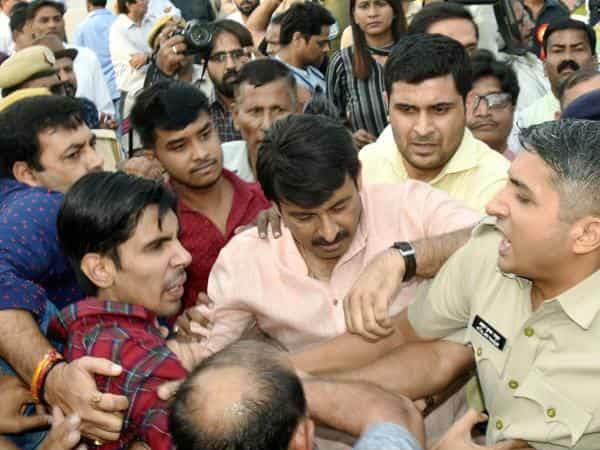 Signature Bridge inauguration: AAP demands Manoj Tiwaris arrest for ‘posing threat to security of Delhi CM Arvind Kejriwal Signature Bridge inauguration: AAP demands Manoj Tiwaris arrest for ‘posing threat to security of Delhi CM Arvind Kejriwal